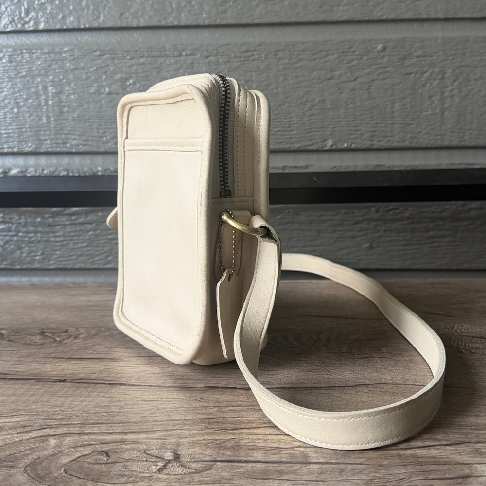COACH Women’s Elegant Cream Leather Shoulder Bag N- A6C-9976 - Picture 2 of 8